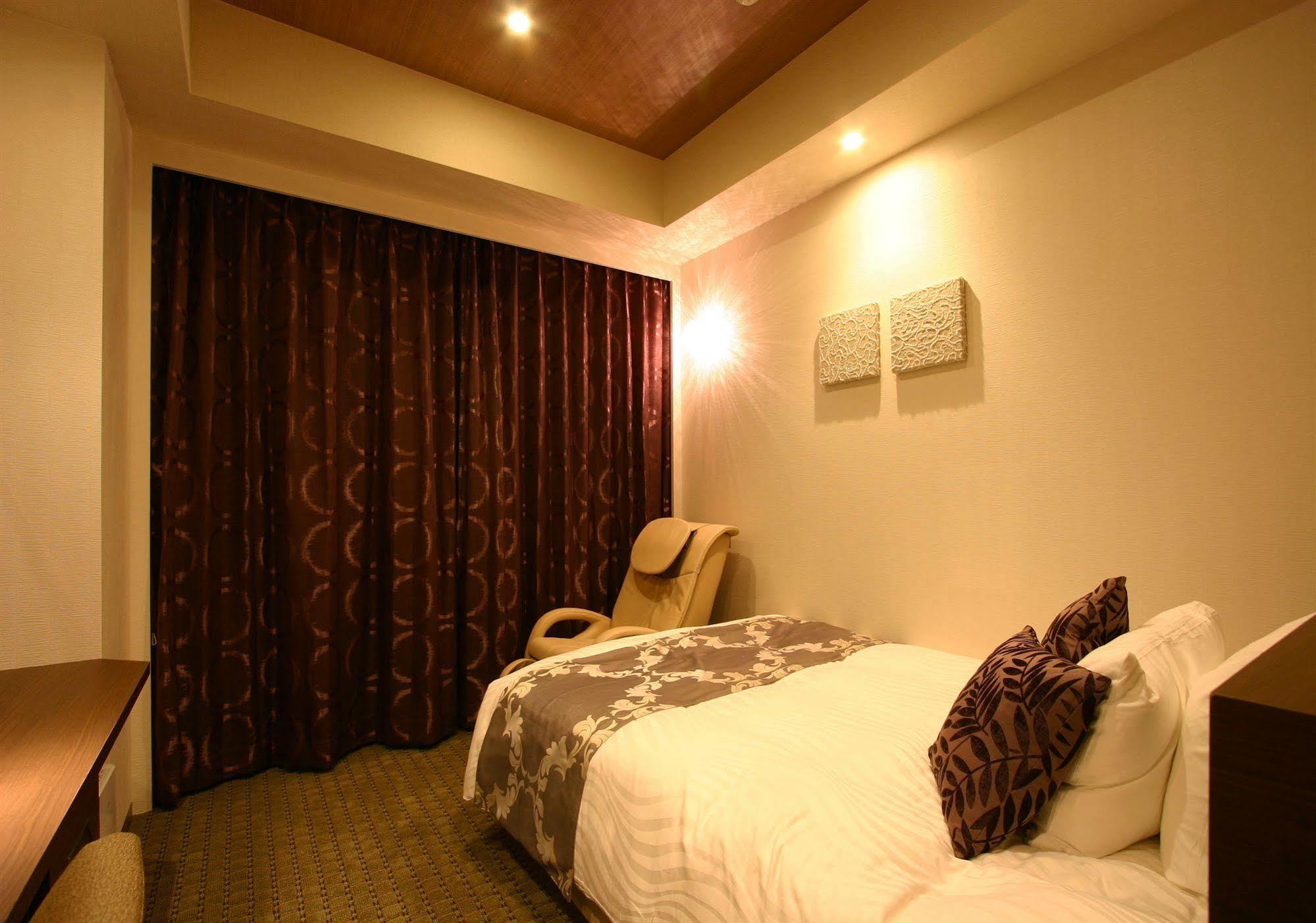 Hotel Coco Grand Такасаки Екстериор снимка
